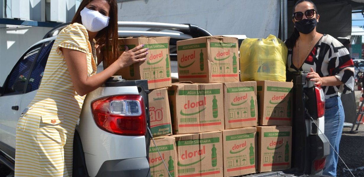 Campanha da UniFTC arrecada quase 600 litros de água sanitária para pessoas carentes