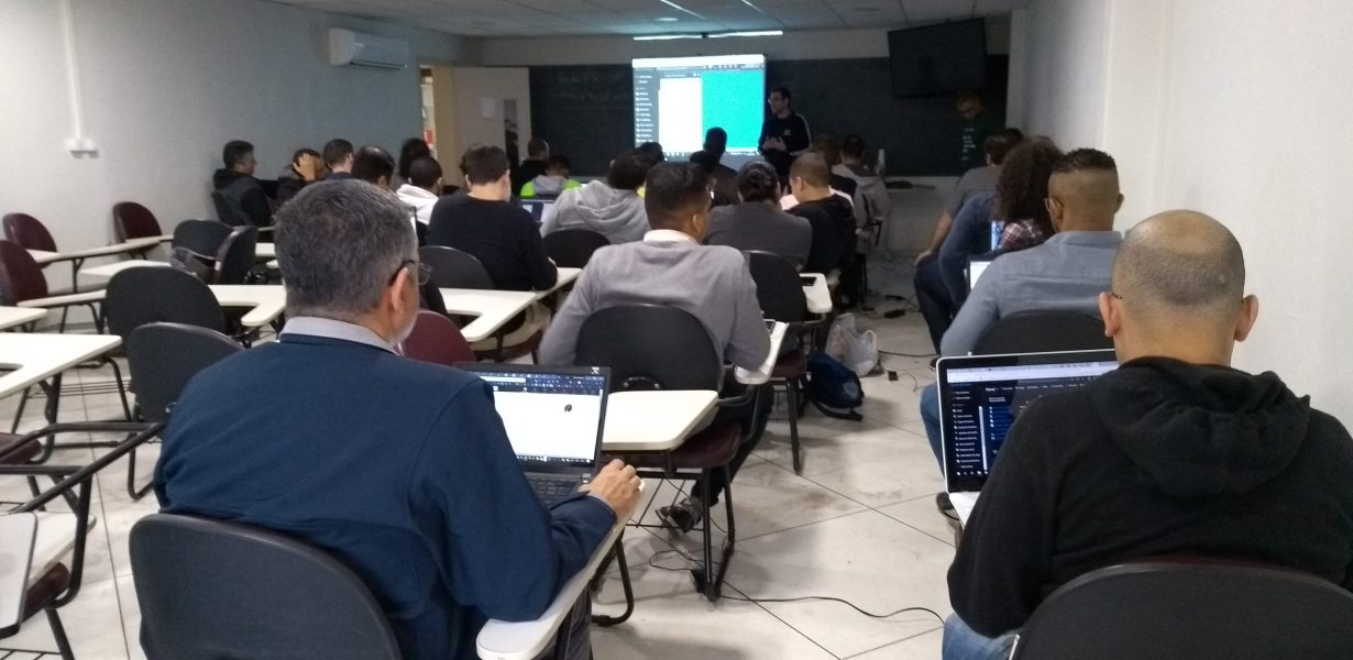 Estudantes participam de curso sobre plataforma da Microsoft