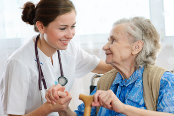Alunos de Enfermagem exercitam humanização no cuidado ao idoso