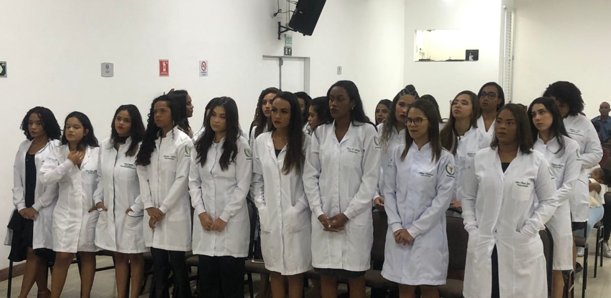 Cerimônia do Jaleco marca momento especial para alunos de Enfermagem e Fisioterapia da UniFTC