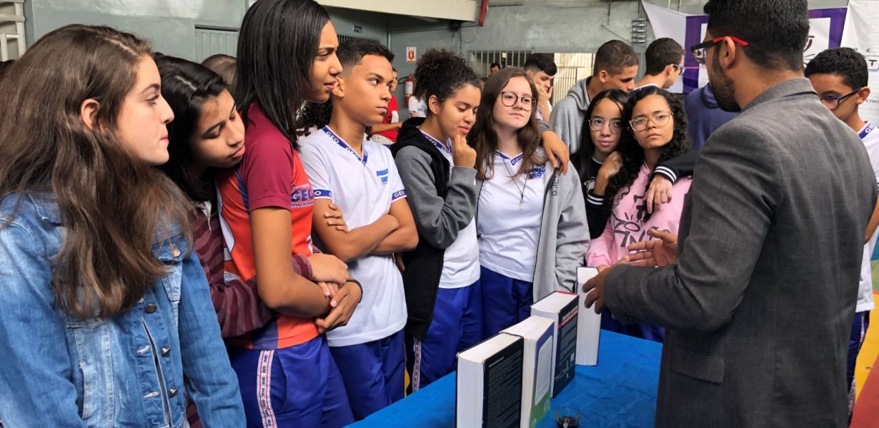 Rede FTC orienta mais de 350 alunos da Rede Pública e Privada com Feira de Profissões