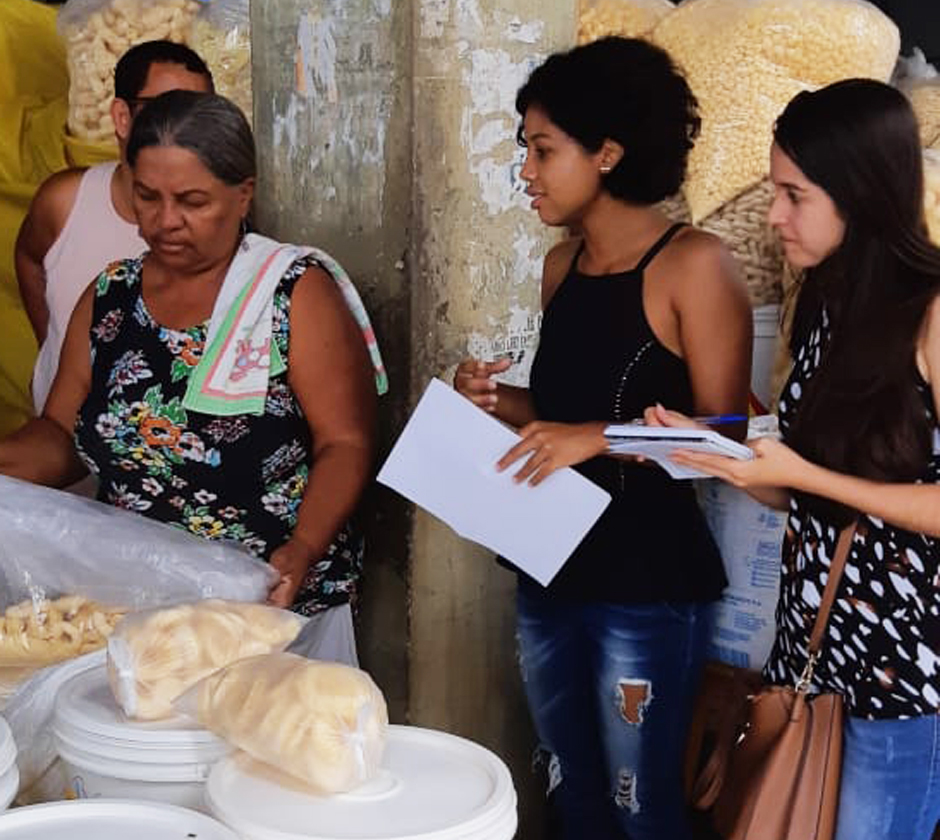 Aula de Campo em feira livre propõe estudo da microeconomia em Jequié