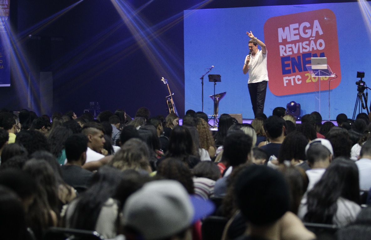 Mega Revisão Enem gratuita reúne cerca de 2,5 mil estudantes na FTC