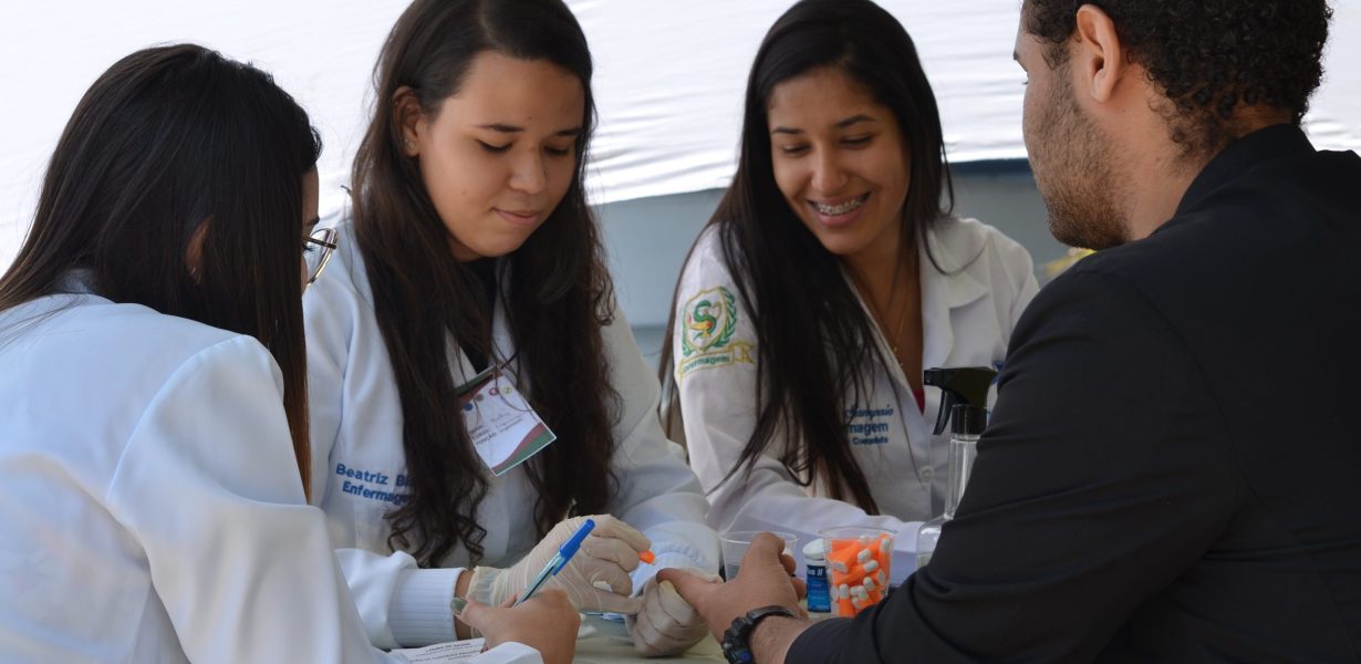 I Feira de Saúde Multidisciplinar da UniFTC atrai mais de 200 pessoas em Vitória da Conquista