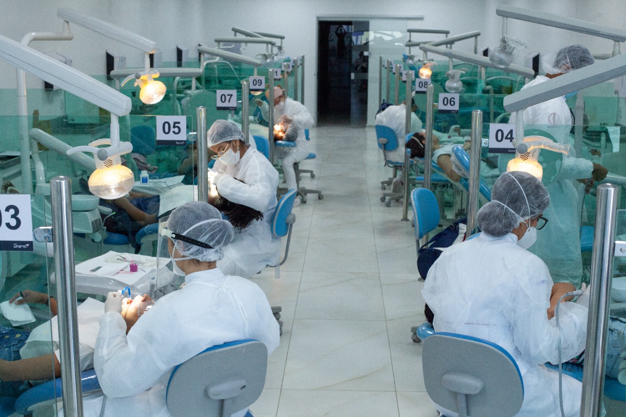Saúde bucal: Clínica-Escola de Odontologia da UniFTC realiza mais de 1 ...