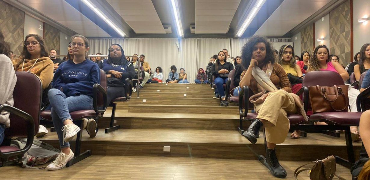 Alunos de Psicologia da UniFTC debatem sobre a Luta Antimanicomial