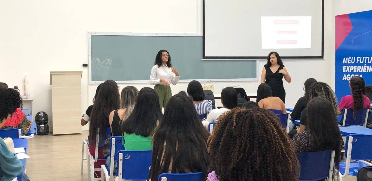 Alunos da UniFTC vivenciam palestra sobre Psicologia Hospitalar