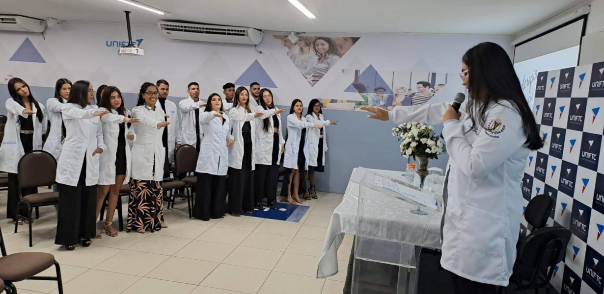 UniFTC promove Cerimônia do Jaleco para calouros do curso de Fisioterapia