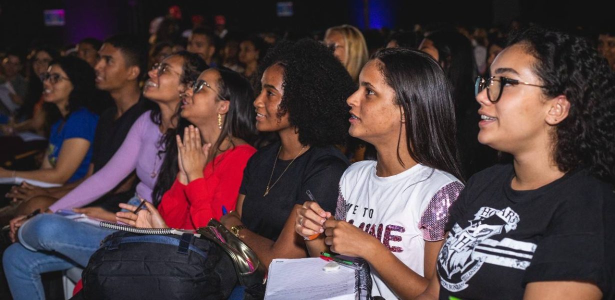 Mega Revisão UniFTC inova com formato híbrido e alcança mais de 14 mil estudantes em preparação para o Enem