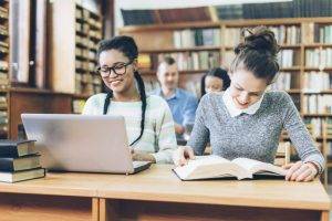 [POSTAGEM DE TESTE] - 10 Livros Essenciais para Estudantes de Direito terem em Casa
