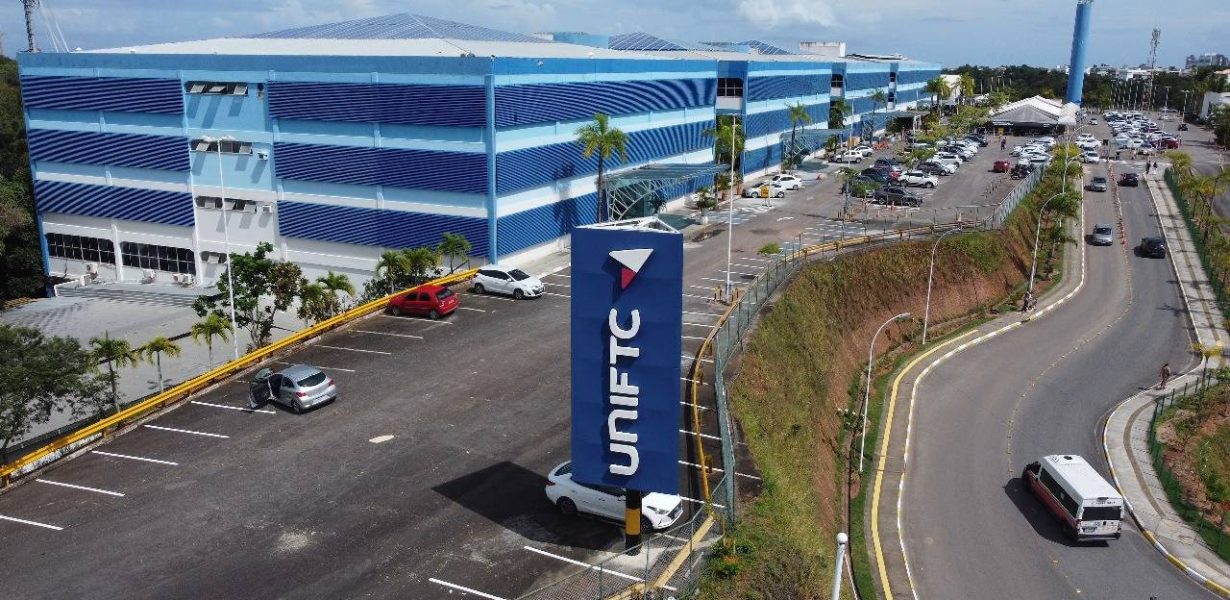 Testagem sanguínea e orientação sobre carreira estão entre as atividades gratuitas da Ação de Responsabilidade social da UniFTC
